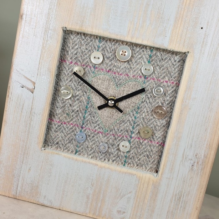 RUSTIC WOODEN CLOCK WITH HARRIS TWEED FACE DETAIL2 NATCHECKH