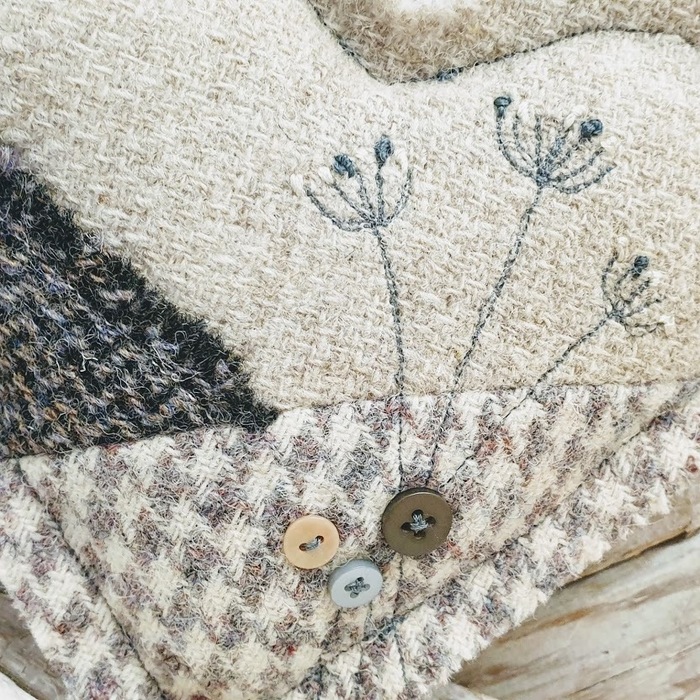 EMBROIDERED HARRIS TWEED HEART DETAIL