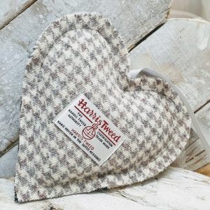 HARRIS TWEED LAVENDER HEART