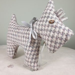 HARRIS TWEED LAVENDER SCOTTIE DOG DETAIL