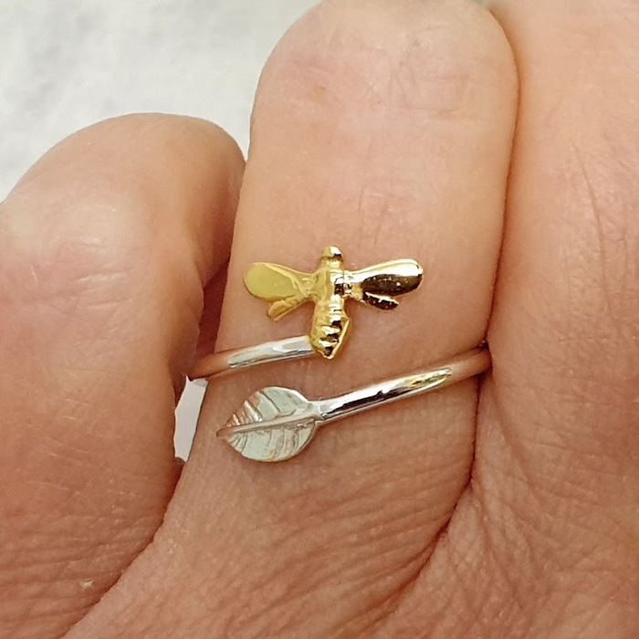 ADJUSTABLE STERLING SILVER BEE AND LEAF RING DETAIL