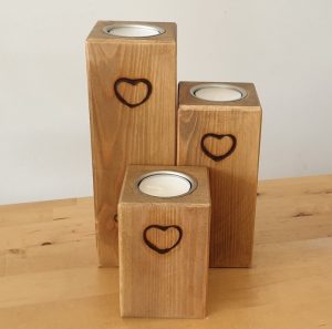 SET OF THREE WOODEN PILLAR TEA LIGHT HOLDERS