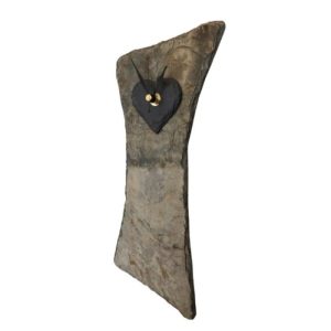 QUIRKY SHAPED SLATE CLOCK DETAIL