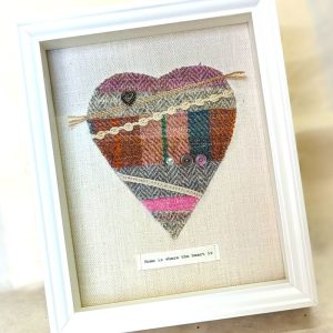 HARRIS TWEED HEART PICTURE DETAIL