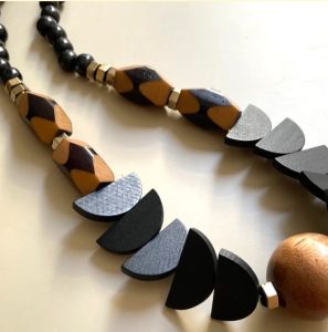 NECKLACE DETAIL 2