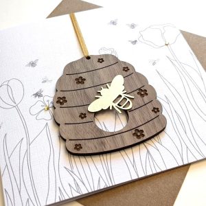 CARD WITH BEE AND HIVE WOODEN DECORATION DETAIL