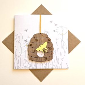 CARD WITH BEE AND HIVE WOODEN DECORATION