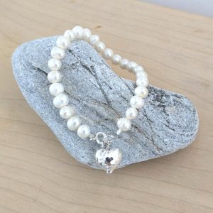 CREAM FRESHWATER PEARL BRACELET