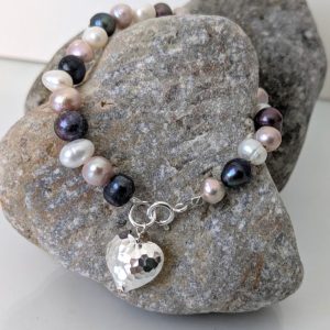 MIXED FRESHWATER PEARL BRACELET DETAIL