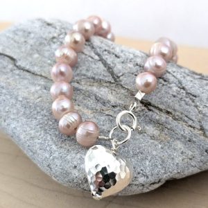 OYSTER FRESHWATER PEARL BRACELET DETAIL